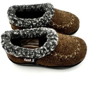 NWOT Kamik Kid's Slippers Cozy Cabin2 Brown Size 8T (EU 25)